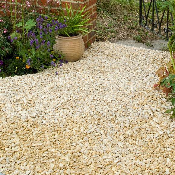 Mellow Cotswold gravel pathway